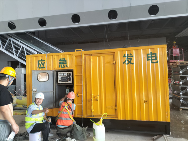 福绵怎样判断空气滤清器是否需要更换？